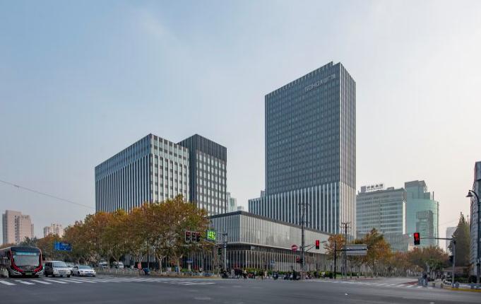 上海SOHO天山广场：甲级办公新领地，城市综合体的璀璨焦点