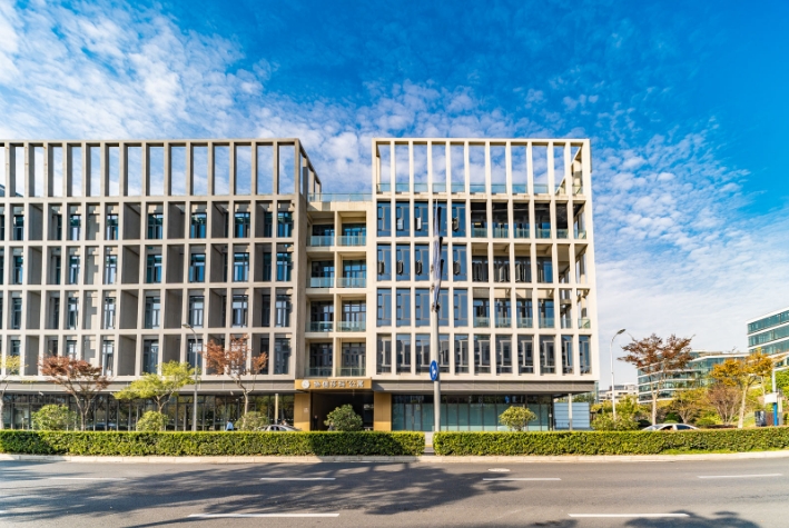 上海丰隆虹桥中心独栋办公空间，全景视野，营造非凡工作氛围