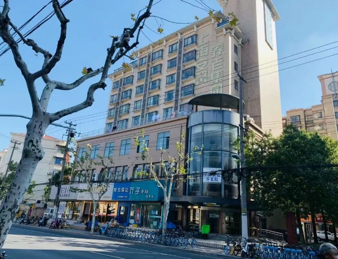 上海徐汇区出售独栋：沿街稀缺项目，酒店养老院适配，高性价比全明框架