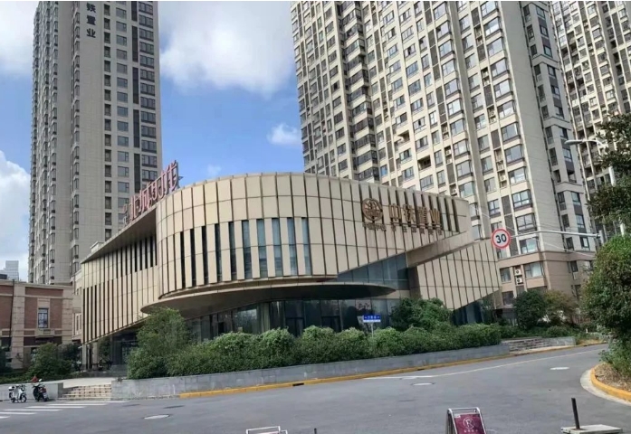 上海宝山友谊路商圈独栋出售！带900㎡露台，可作酒店展厅用