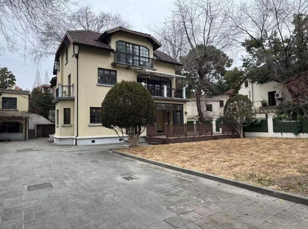 上海黄浦区稀缺！1921 年德式独栋老洋房出租，700㎡+500㎡花园，名人故居底蕴，适配企业总部 / 高端会所（450 万 / 年）