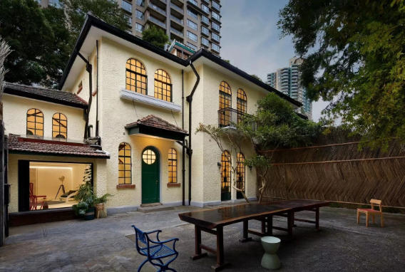 上海长宁区华山路稀缺！1930 年德式优秀近代老洋房出租，300㎡+200㎡花园，4 房 + 阁楼，适配高端居家 / 轻办公